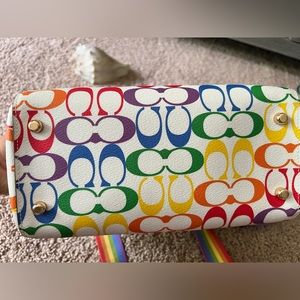 . Coach bag. Dims 10”x4”x8”. 

Like New. Only carried for a week. 
$125.